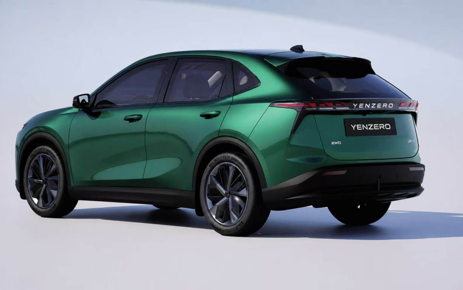YENZERO Z5 SUV charging, emerald green